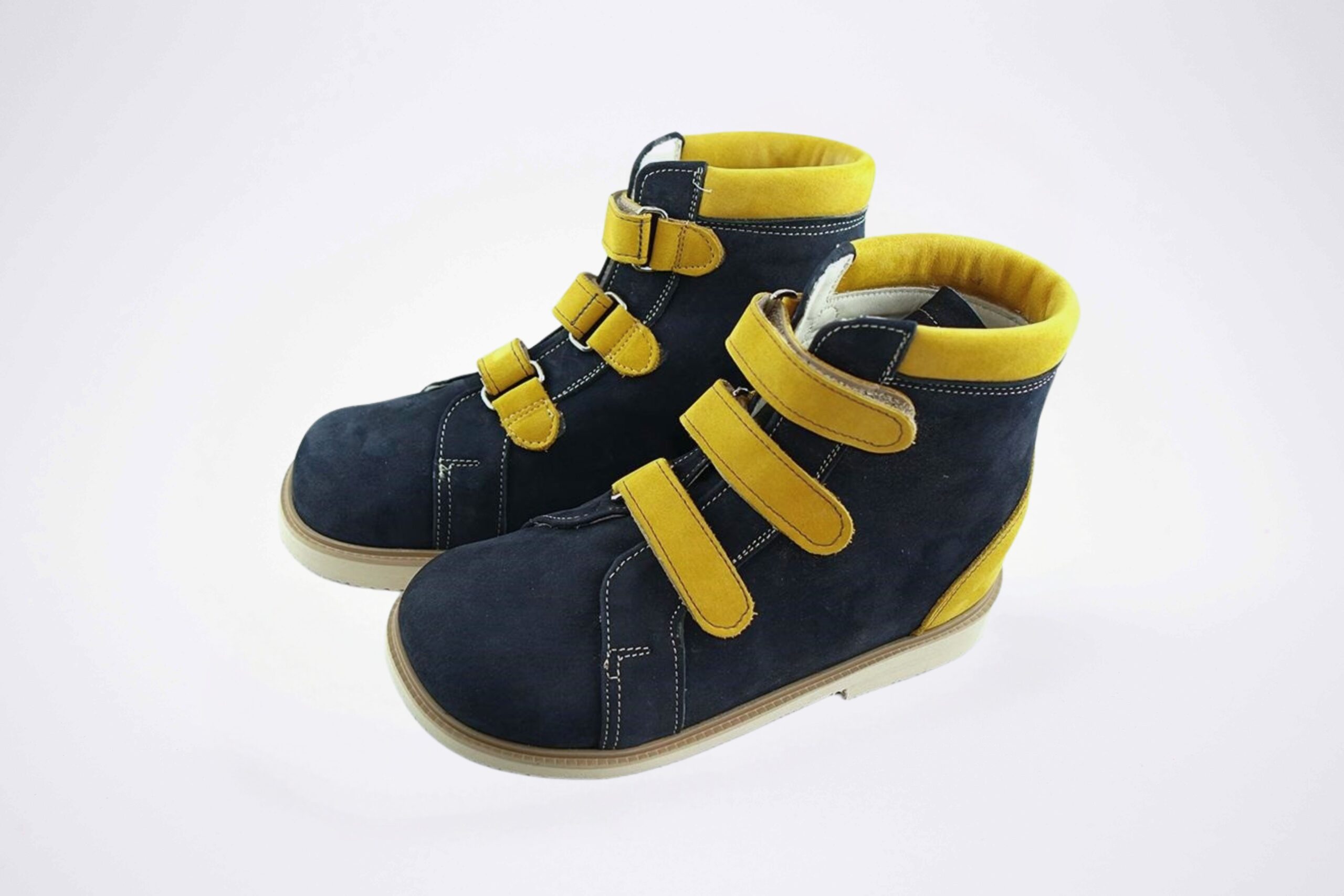 Dziecięce trzewiki ortopedyczne na rzepy