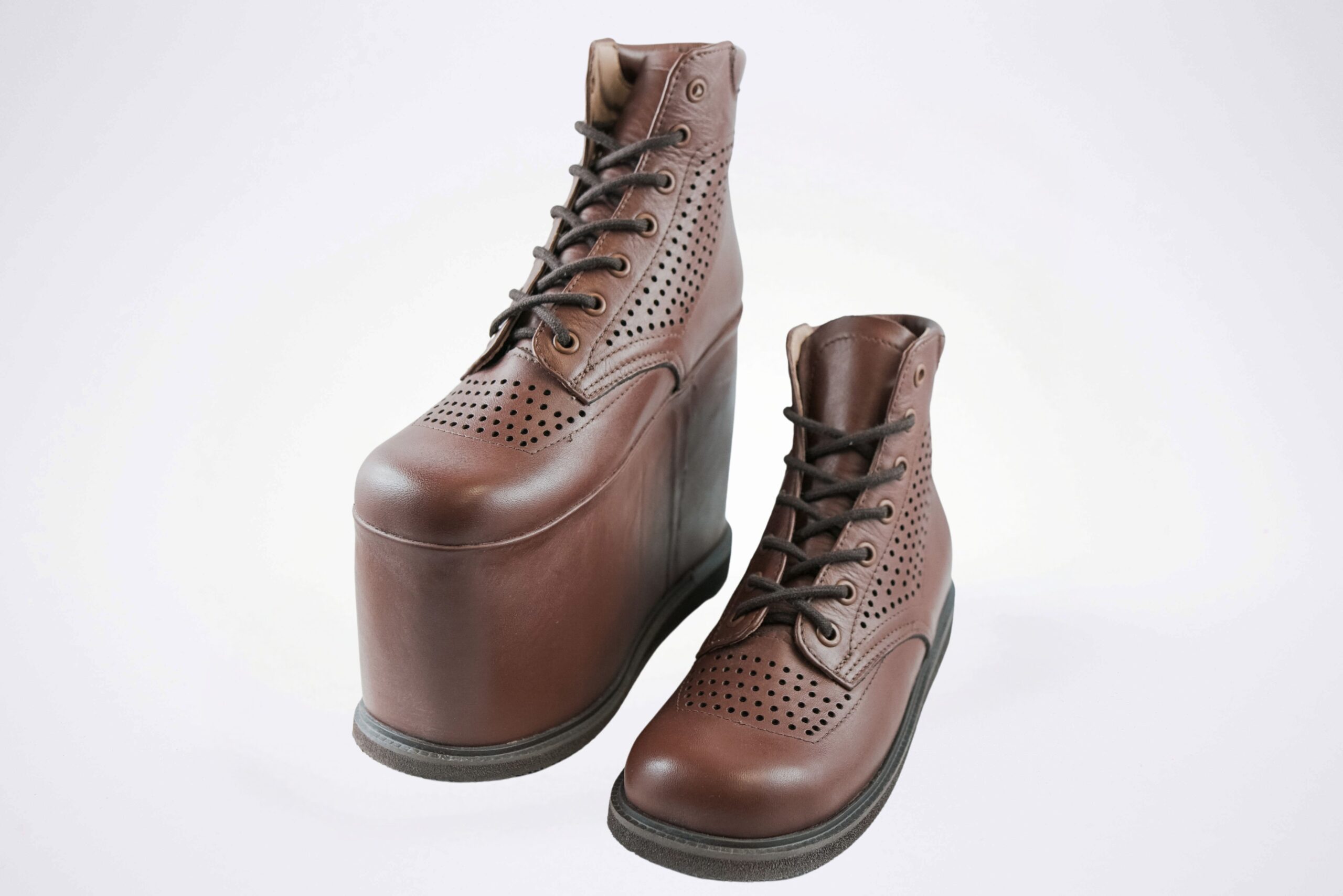 But ortopedyczny wyrównujący różnicę w długości kończyn