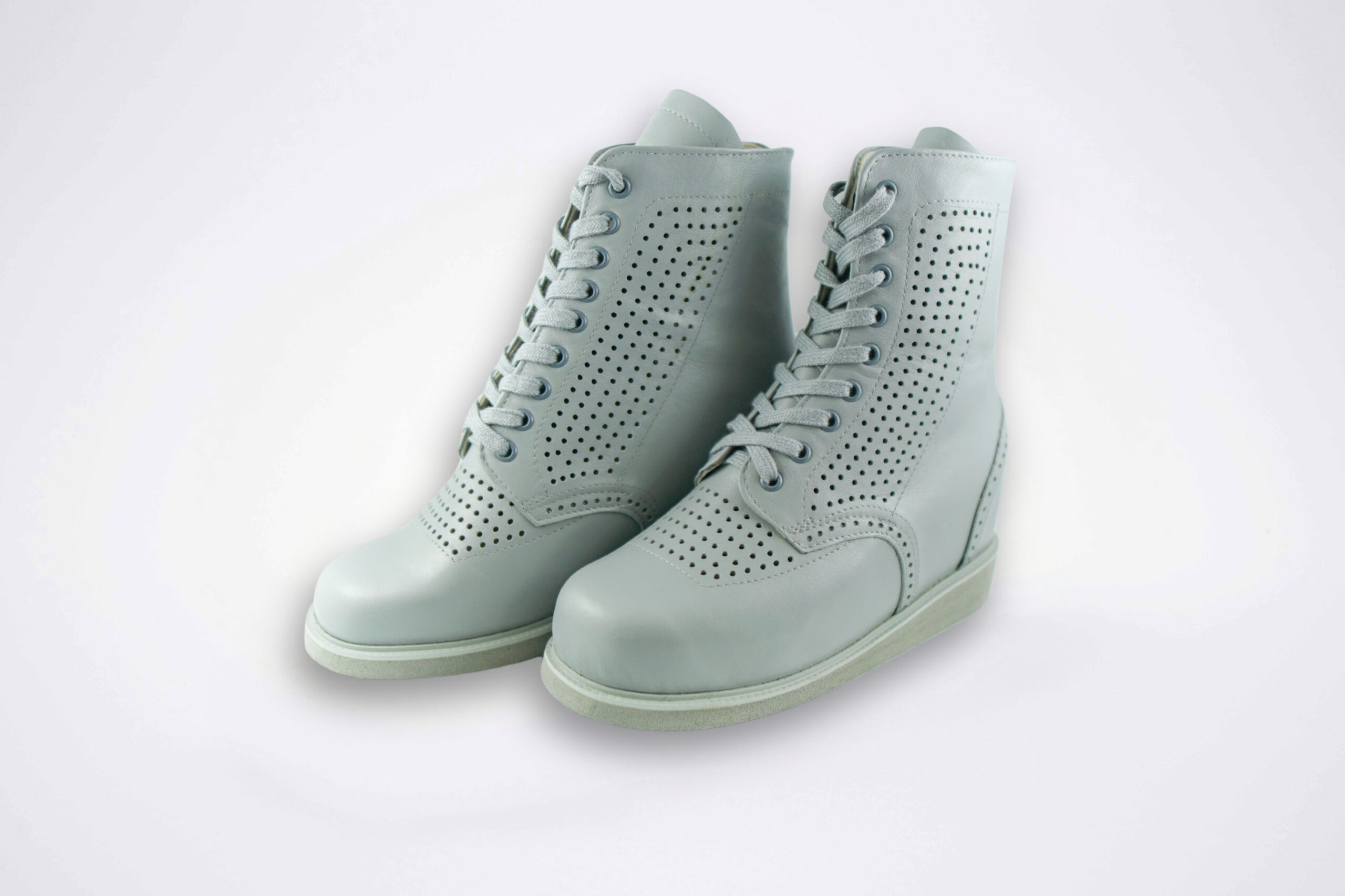 Buty wyrównujące różnicę długości nóg